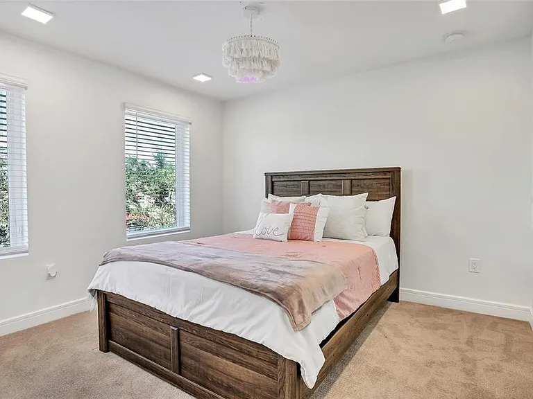 212 E Pineloch Ave — Photo 20