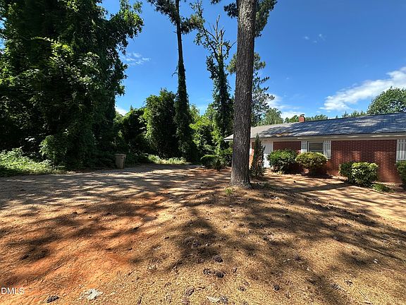 3rd image of 303 Weston Rd