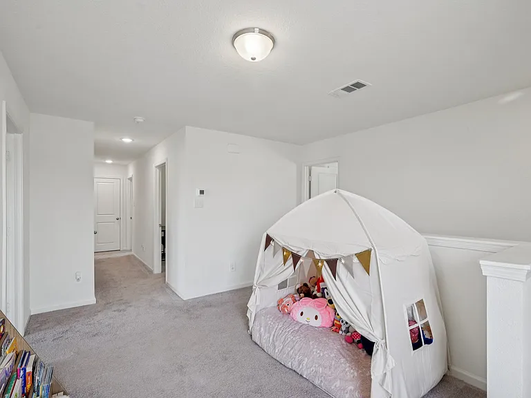 770 Yorkshire Dr — Photo 16