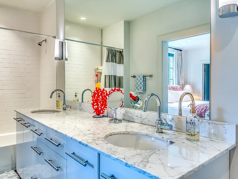 509 Cloverdale Rd #201 — Photo 24