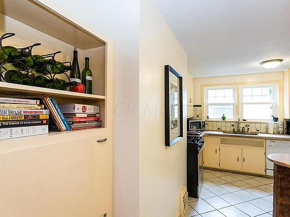 4th image of 521 E Como Ave
