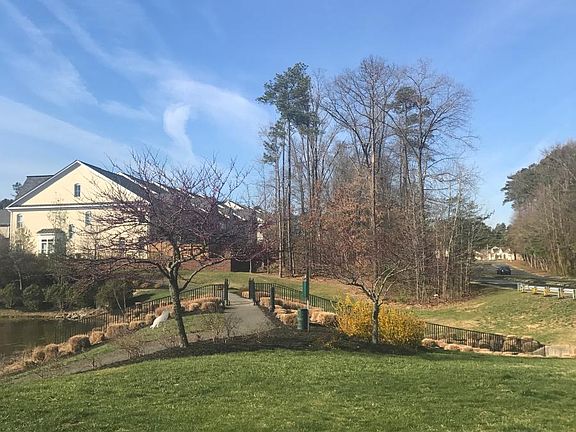 5th image of 1204 Hyde Ln