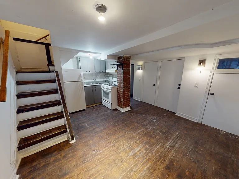 1054 Dovercourt Rd #BASEMENT — Photo 9
