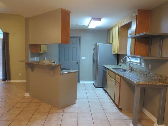 3rd image of 507 W 10th St