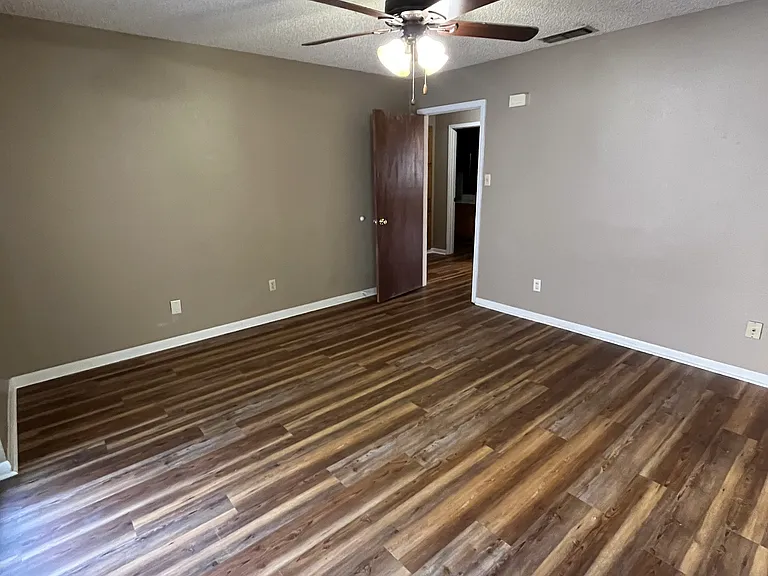 330 S Barton St — Photo 5