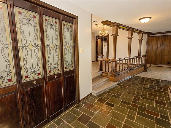 4th image of 208 Paradise Ln