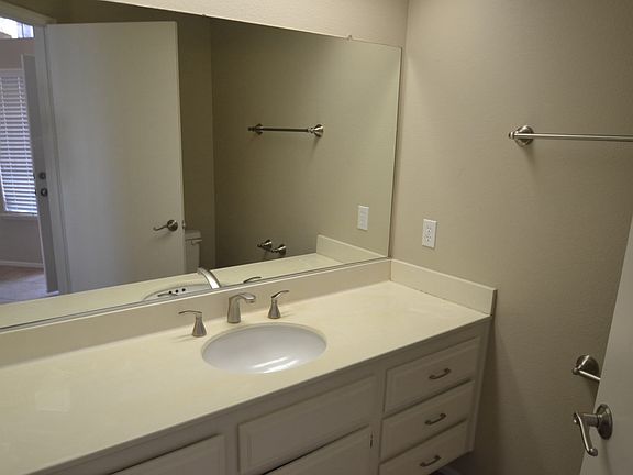 3rd image of 27924 Golden Hill Ct
