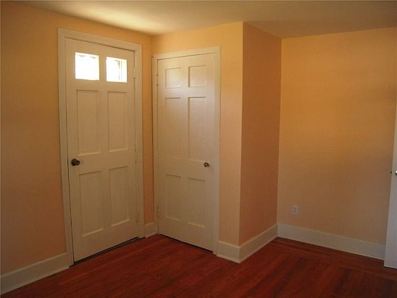 4th image of 106 Youngs Ave