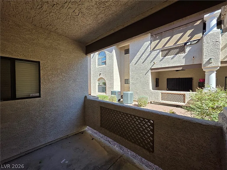 1407 Santa Margarita St #A — Photo 10