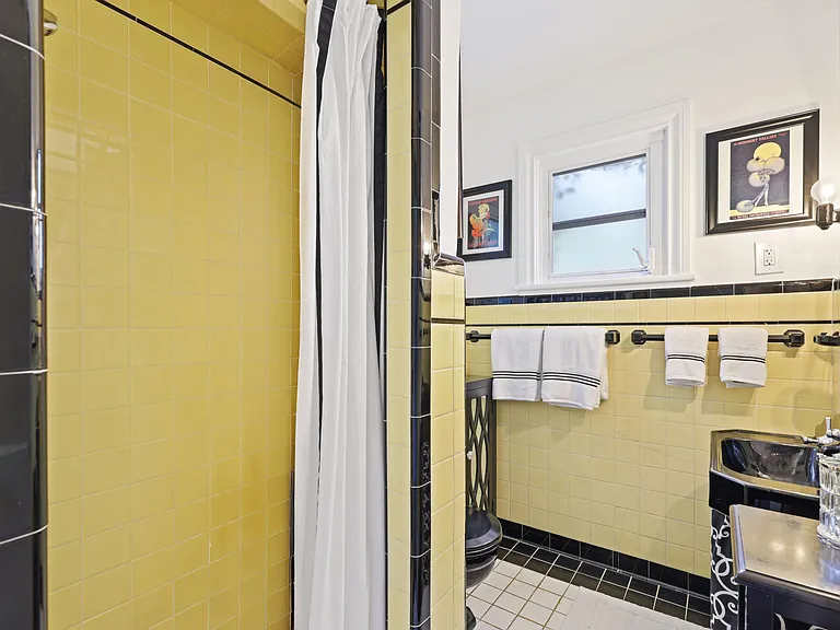 325 Greymon Dr — Photo 32