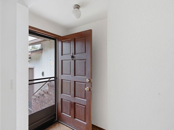 5th image of 217 Southridge Way