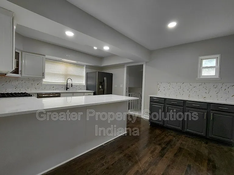 9605 Kennedy Ave — Photo 7