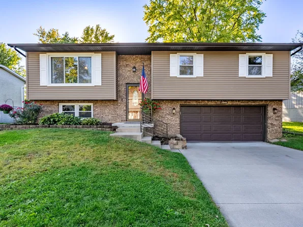 2940 Willow Dr, Bettendorf, IA 52722