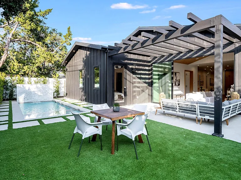 5323 Allott Ave — Photo 33