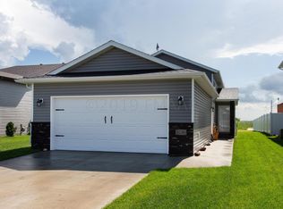 5726 58th St S, Fargo, ND 58104