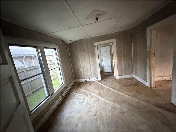 3rd image of 845 13th St