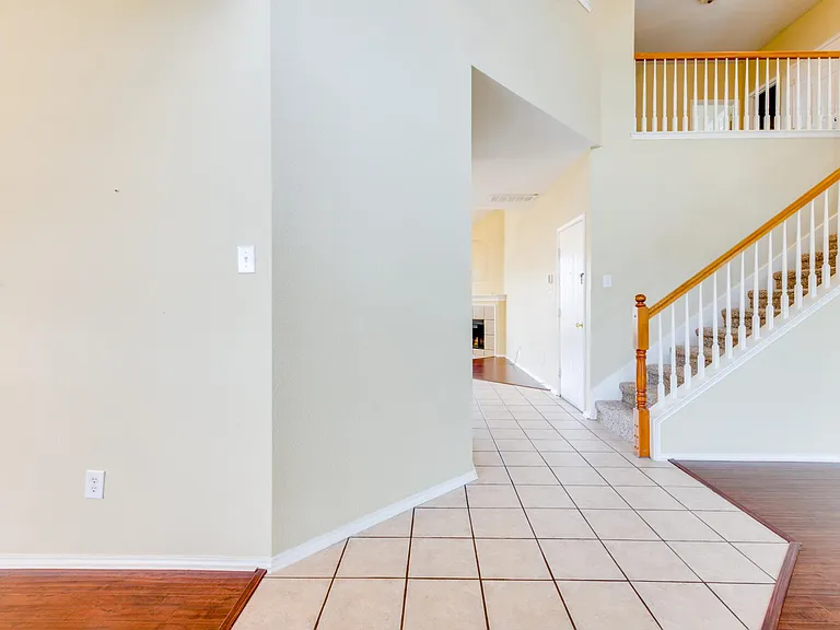 409 Knoll Park Ct — Photo 9