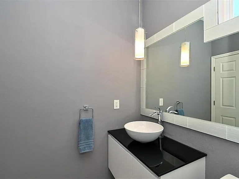 7131 Kensington Ct — Photo 32