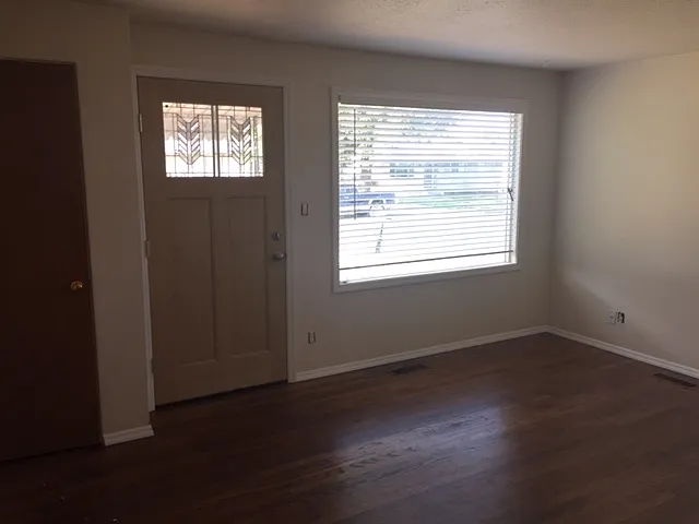 1223 W Dalke Ave — Photo 2