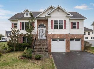 314 Fairway Dr, Farmingdale, NY 11735