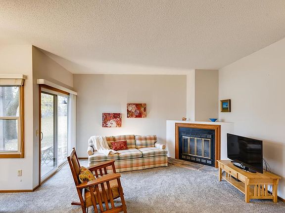 2nd image of 990 Kensington Trl APT 101