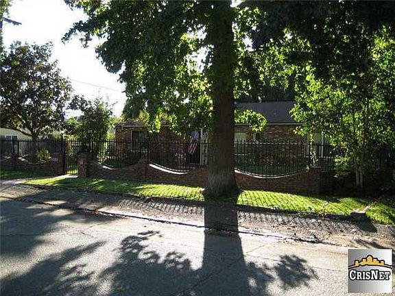 3rd image of 5501 Matilija Ave