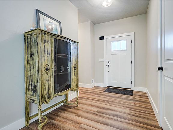 3rd image of 1093 Bear Creek Cir
