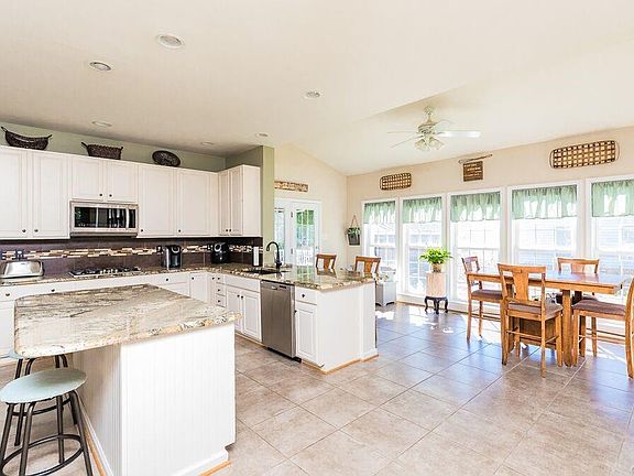 5th image of 11268 Silverstone Dr