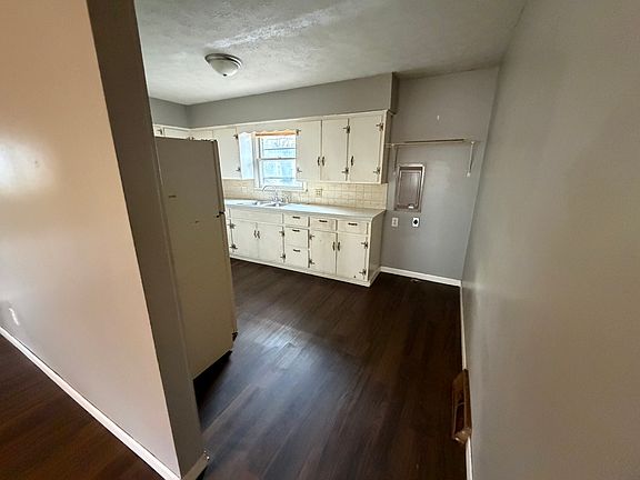 3rd image of 1410 W Atlantic St APT B