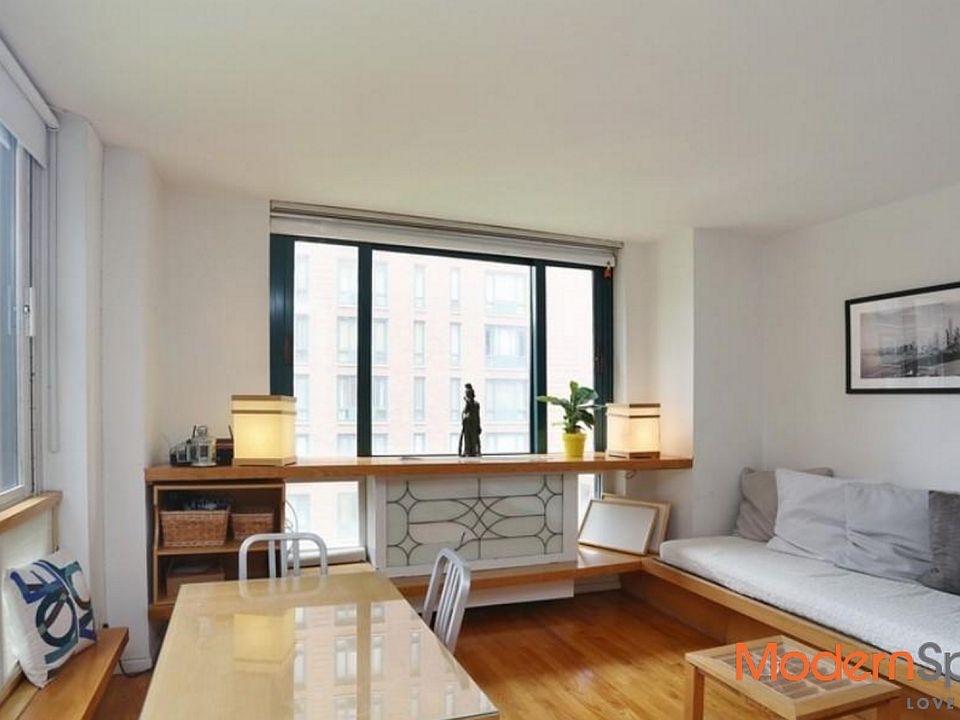 1st image of 1 Irving Pl APT V10g