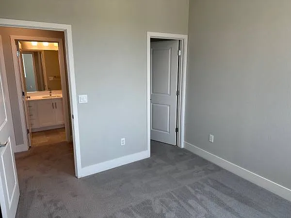 1556 Wright Ave — Photo 13