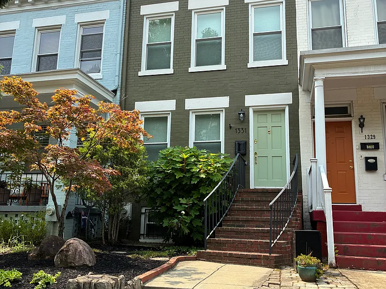 1331 C St NE — Photo 1