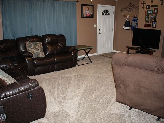 3rd image of 914 W Chickasha Ave
