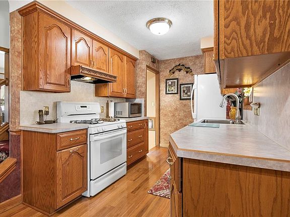 4th image of 29017 W Willowick Dr