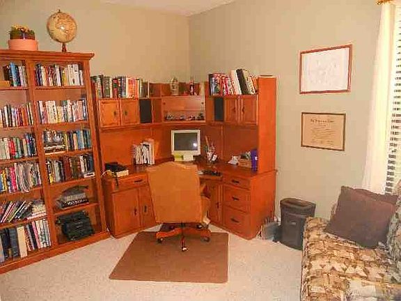 4th image of 901 Worthington Ct