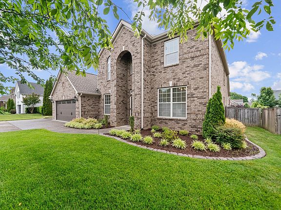 3rd image of 1027 Brixworth Dr