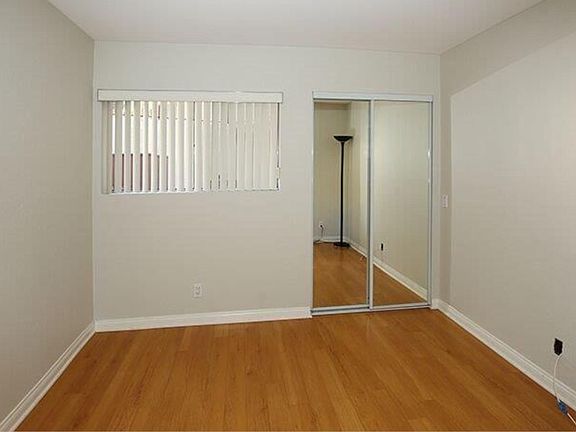 5th image of 2850 Montrose Ave APT 11