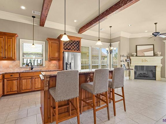 4th image of 18080 Villa Trace Ave