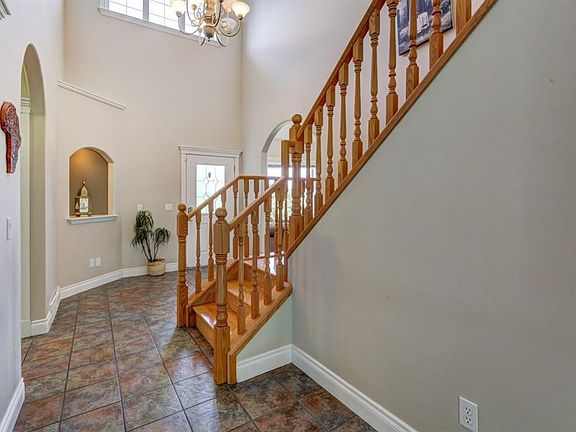 2nd image of 113 NE Edgebrook Grv NW