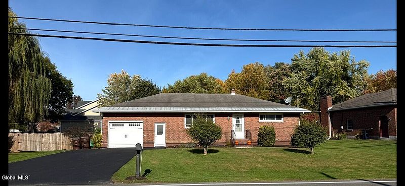 3rd image of 442 Russell Road