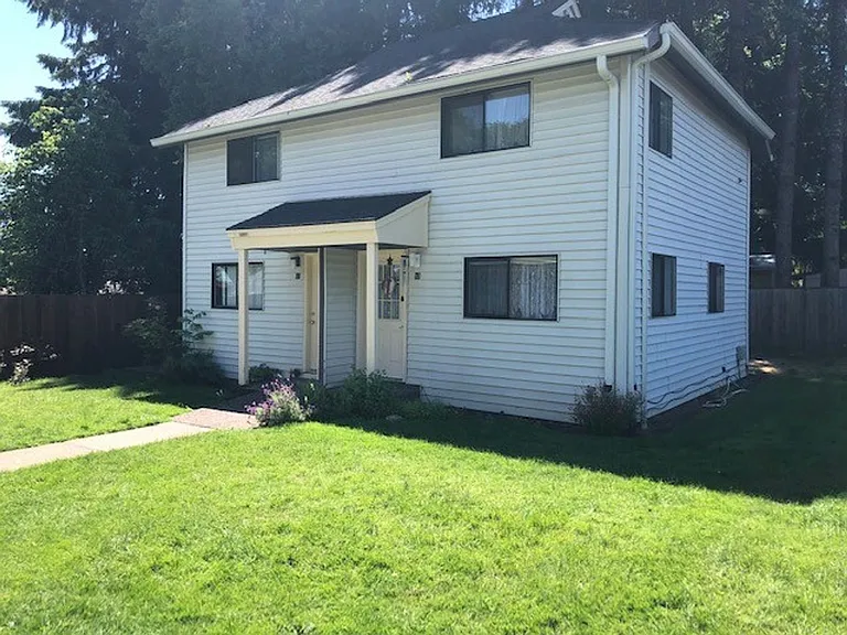 1655 Douglas St — Photo 16