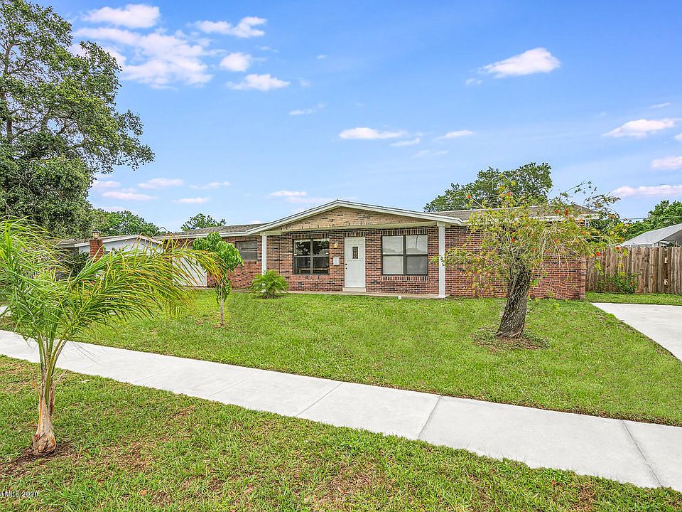 1st image of 621 Cadillac Cir W