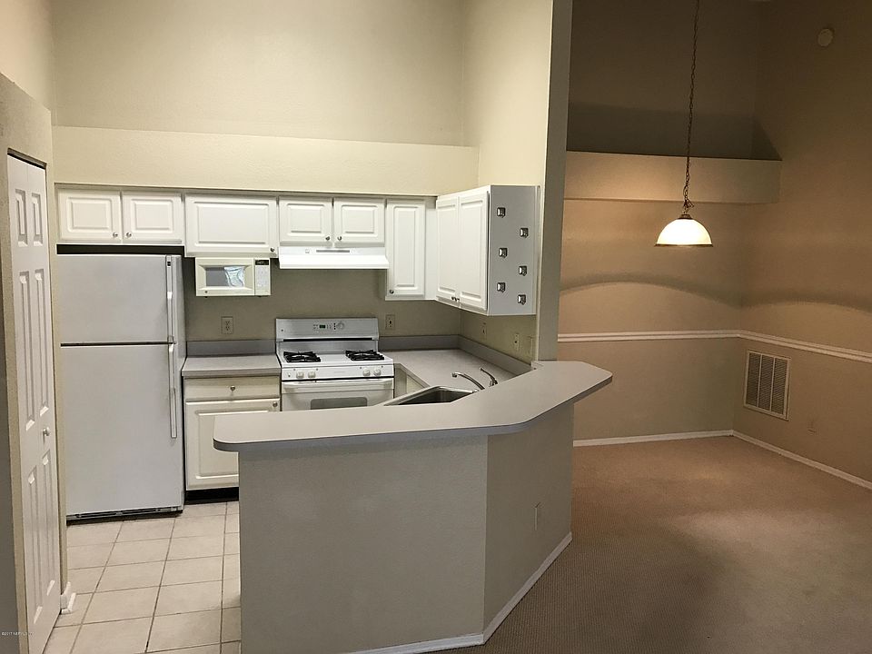 1st image of 13810 SUTTON PARK Drive N #1136