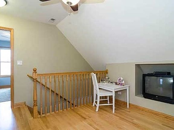 5th image of 2468 W Hutchinson St