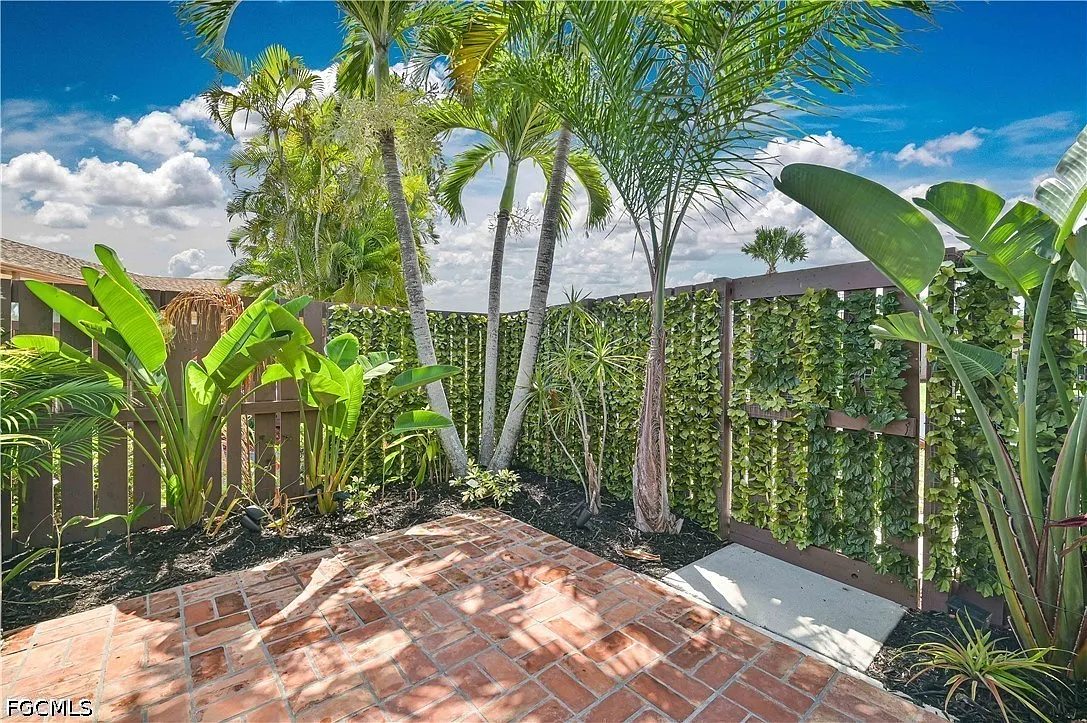 2 bed, 2.0 bath, 1006 sqft, $2,095 — Photo 4