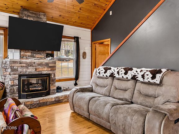 5th image of 598 Hiwassee View Dr