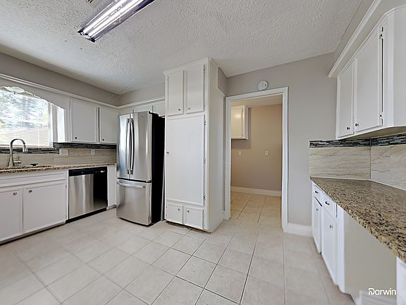 3rd image of 7919 Oak Moss Dr