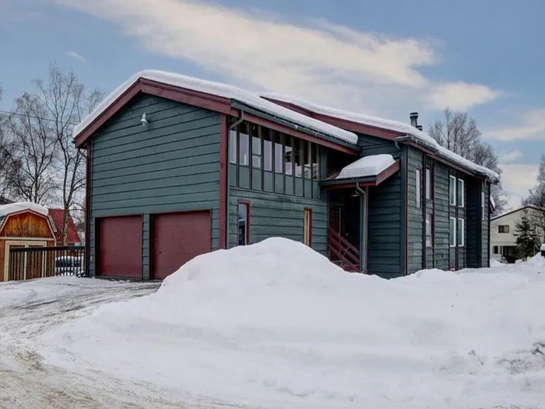 2905 Turnagain St — Photo 5