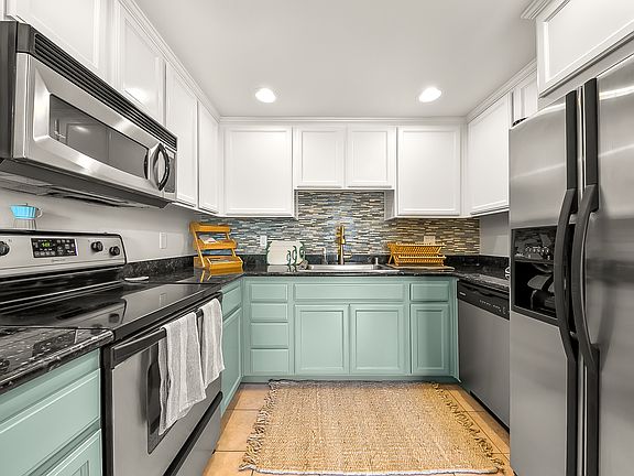3rd image of 3993 Jewell St Unit B28