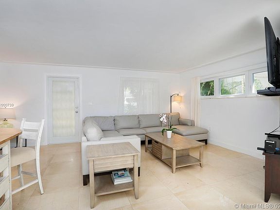 4th image of 1528 Mercado Ave